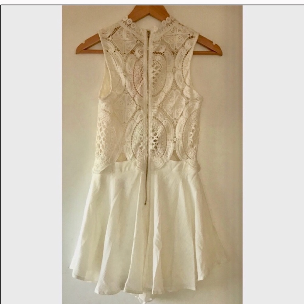 Lace romper - Picture 2 of 5